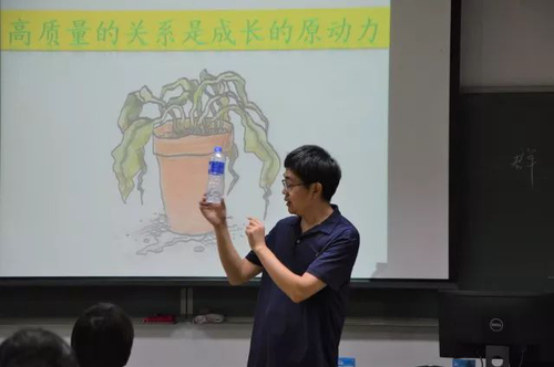 照片5、6:心理健康讲座(1) 照片5、6:心理健康讲座(1)